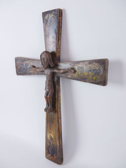 null Crucifix in carved wood finished by the 4 evangelists painted. 

Dimensions...