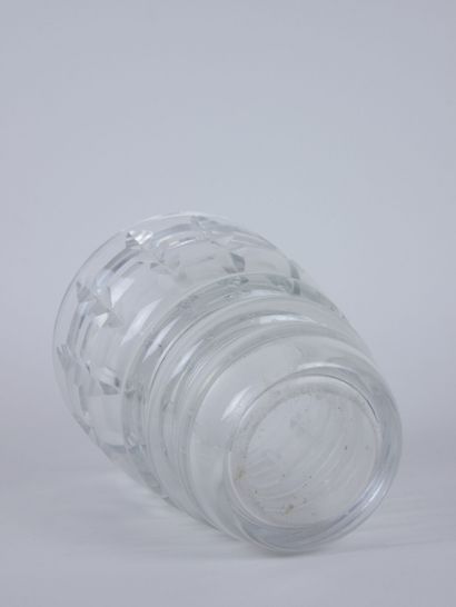 null BACCARAT France

Vase conique en cristal taillé à décor de spirales et de croisillons....
