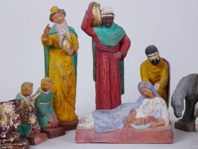 null Lot of 11 santons of crib in polychrome clay including : 

The Virgin Mary lying...
