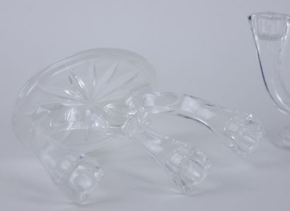 null Lot of glassware including: 

1 crystal photophore ending in a balloon top....