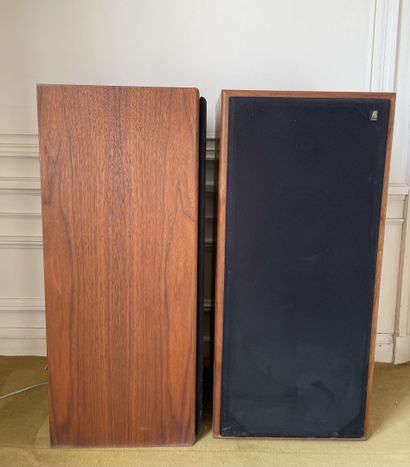 null ACOUSTIC RESEARCH 

Pair of speakers model " 66 bx " numbered 00054. Digital...