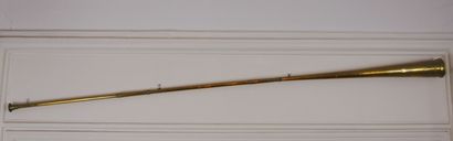 null Theban trumpet or call trumpet in copper with chased decoration of plants. 

Length:...