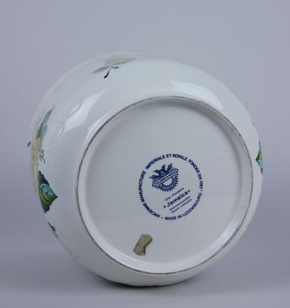 null VILLEROY & BOCH Septfontaines

Cache-pot en porcelaine à décor polychrome d'oiseaux...