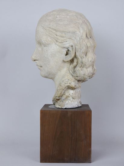 null Marguerite COUSINET (1886- 1970)

Bust of woman looking from ¾ 

Sculpture in...