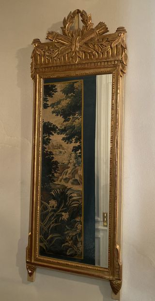 null The frame is made of carved and gilded wood on a cream lacquered background.

Louis...