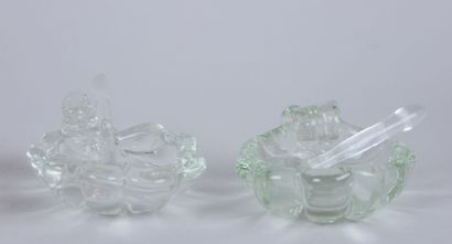 null Lot of glassware including : 

8 small molded glass cups with honeycomb decoration....