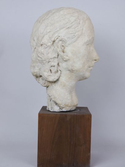null Marguerite COUSINET (1886- 1970)

Bust of woman looking from ¾ 

Sculpture in...