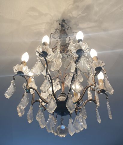 null Chandelier with eight arms of light.

Signed Baccarat.

H : 72 cm.

Diameter...
