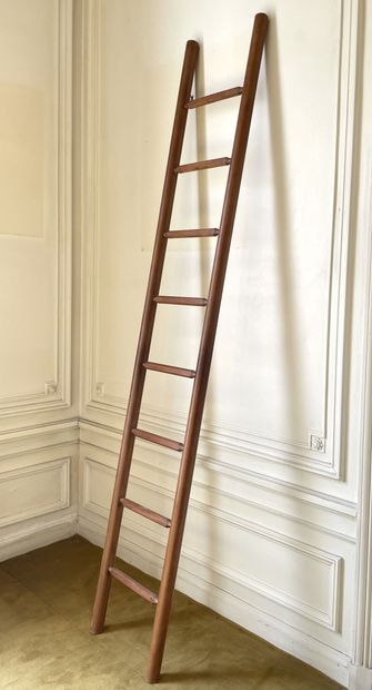 null Library ladder in natural wood with 8 steps. 

Dimensions: 222 x 39 cm



The...