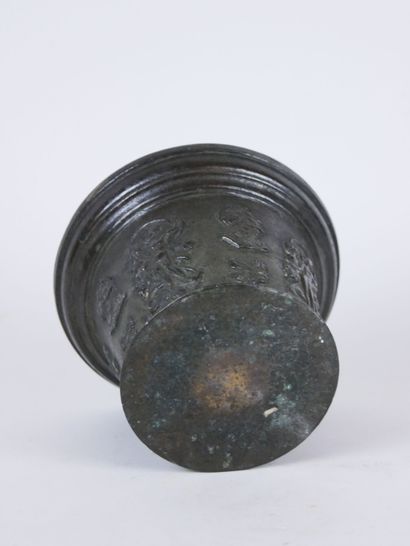 null Mortar in bronze with a shaded brown patina, decorated with the profile of Julius...