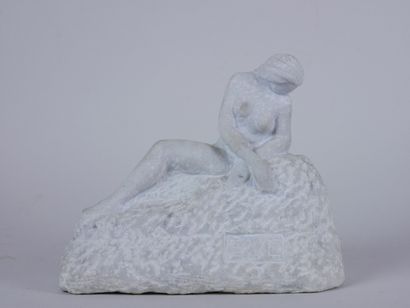 null Marguerite COUSINET (1886- 1970) 

Reclining Eve 

Sculpture in white marble...