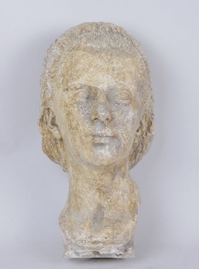 null Marguerite COUSINET (1886- 1970)

Young woman with a frontal gaze

Sculpture...