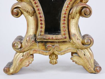 null Carved and gilded wood cartel.

Wire movement signed C. Ferrier in Lyon.

Eighteenth...