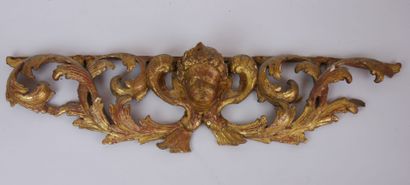 null Element of carved and gilded woodwork representing a chubby child crowned in...