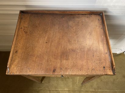 null Walnut inset table decorated with inlays of nets, opening with a drawer in the...