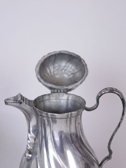 null Lot of pewter shaped pieces such as torches, covered pots, tea boxes, spoon...