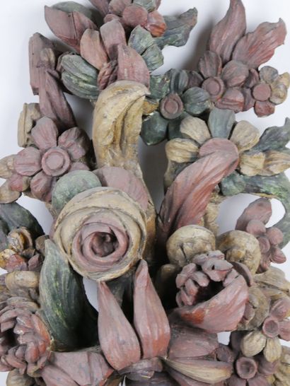 null Pair of polychrome carved wood elements in the form of vases with roses, sunflowers...