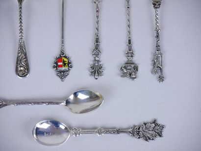null Batch of spoons memories of journeys in silver 800 thousandths.

Gross weight:...