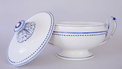 null Lot of ceramics including: 

SALINS France model SEGUR. Small covered porcelain...