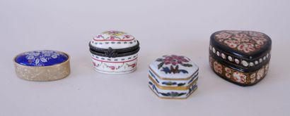 null Lot of pillboxes and small boxes in porcelain, cardboard, gilded metal, exotic...