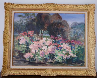  School of the XXth century 
Floral park 
Oil on canvas with an illegible signature...