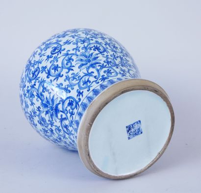  CHINA 
Covered vase in white-blue porcelain decorated with foliage and flowers,...