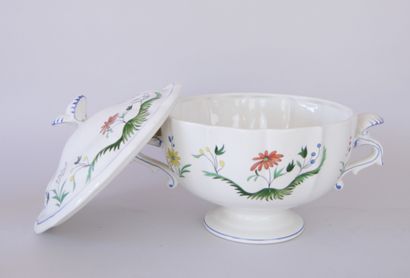 null GIEN France

Part of earthenware dinner service model "Birds of Paradise" with...