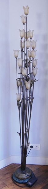 Variable lamp tulips in metal and white glass...