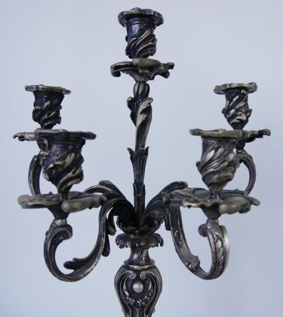 null Pair of candelabras with 5 lights in silvered bronze decorated with shells and...