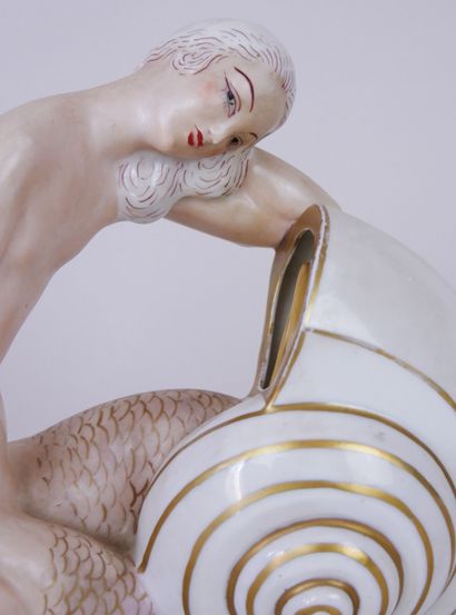 ALADIN Luxe Made in France 
Veilleuse en céramique représentant une sirène accoudée...