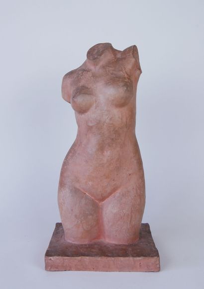 null École du XXème siècle 

Buste de femme 

Sculpture en terre cuite signée sur...