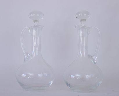 null Pair of glass carafes with engraved decoration of garlands of flowers with the...