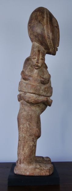 null AFRIQUE 

Sculpture de maternité en bois représentant une femme portant des...