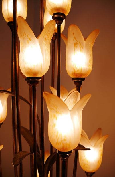 null Variable lamp tulips in metal and white glass paste spotted orange. The whole...