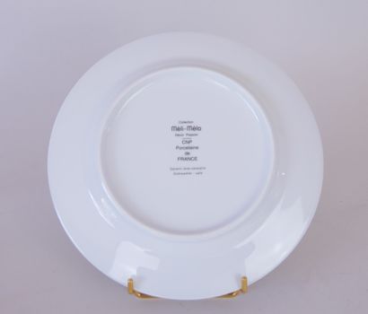 null CNP Porcelain of France 

Part of a white porcelain dinner service, model "Méli-Mélo"...