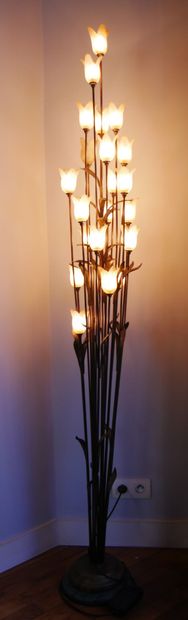 null Variable lamp tulips in metal and white glass paste spotted orange. The whole...