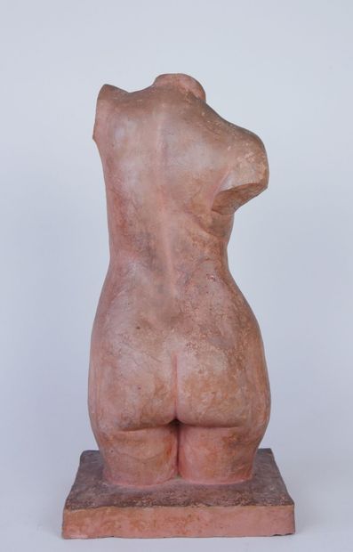 null École du XXème siècle 

Buste de femme 

Sculpture en terre cuite signée sur...