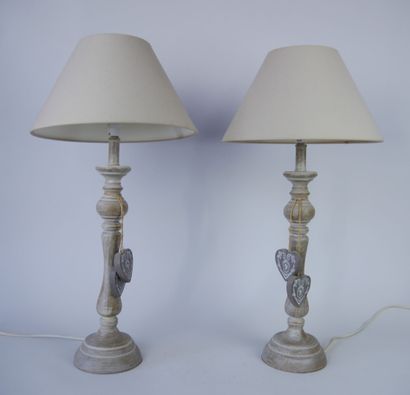 Pair of lamps in turned wood with patina,...