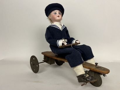 null ROULLET DECAMPS 

Petit marin sur cyclo rameur 

Automate mécanique, tête porcelaine...