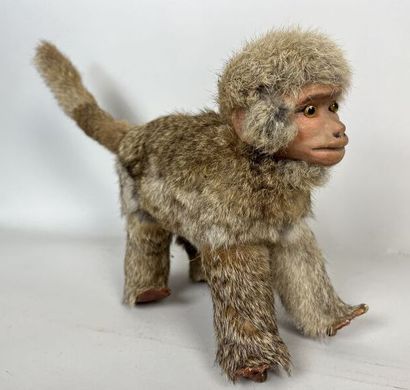 null ROULLET DECAMP

Monkey 

Mechanical automaton decorated with rabbit fur. 

Dimensions...