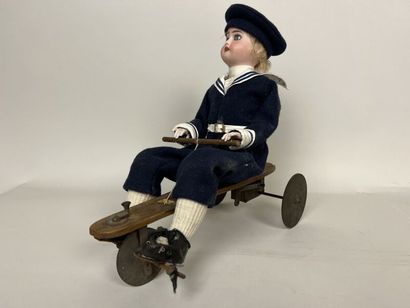 ROULLET DECAMPS 

Little sailor on a rowing...