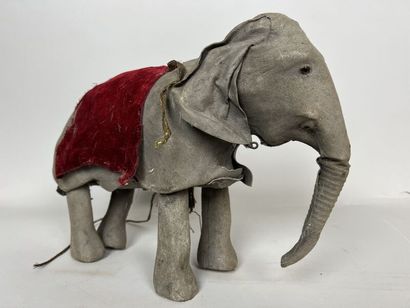 ROULLET DECAMPS

Walking elephant with stiff...