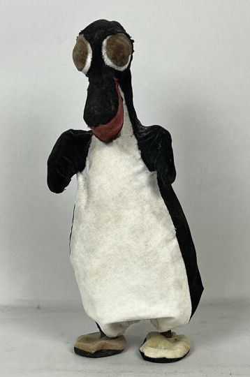 ROULLET DECAMPS

Alfred the Penguin waddling...