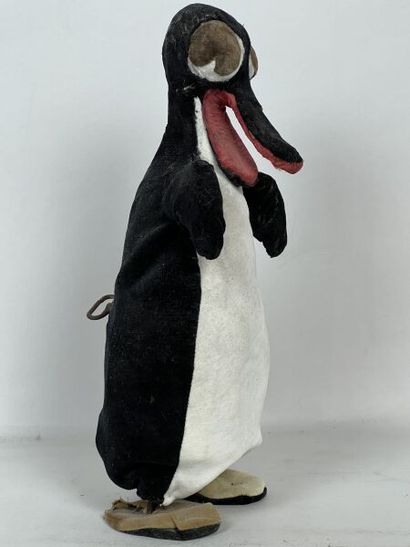 null ROULLET DECAMPS

Alfred the Penguin waddling 

Mechanical toy 

Height : 31...