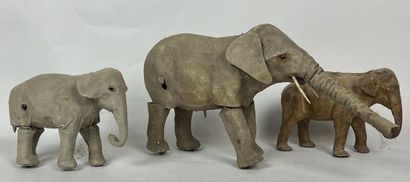 null ROULLET DECAMPS

Three elephants 

A large mechanical model trimmed in grey...
