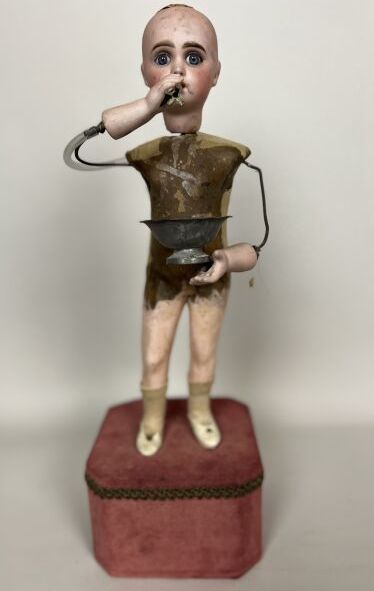 null ROULLET DECAMP

Boy with soap bubbles

Mechanical automaton, head Jumeau open...