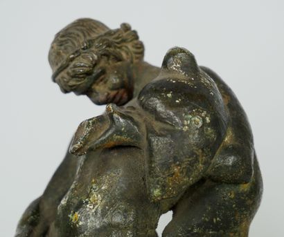 null Faune à l'outre

Sculpture en bronze à patine croûteuse, d'après l'antique reposant...