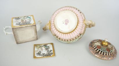 null Lot d'objets en porcelaine de Chine comprenant : 

1 petite théière de forme...