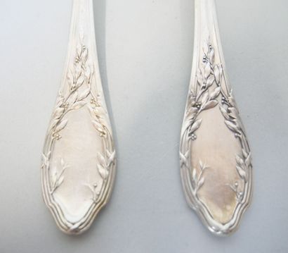 null Part of silver menagère 925 thousandths with decoration foliage of mistletoe...