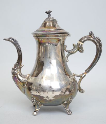 null Small teapot in silver 925 thousandths plain with decoration of foliage scrolls...